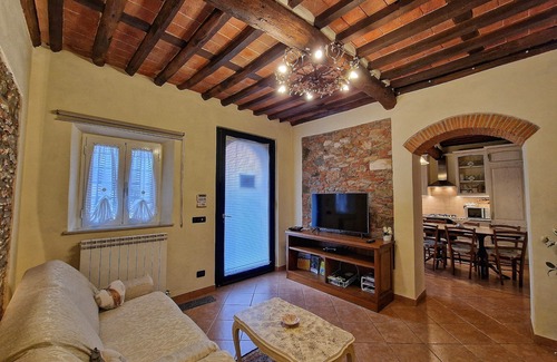 Vicopelago House | Anthea home short walk from the historic center five bicycles free and parking!