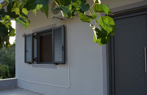 Mathes Apartment | Anthemis Apartment