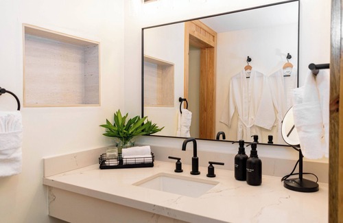 Antoneys Cay Hotel | Anthony's Key Resort