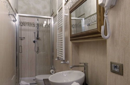 Rione V Ponte Hotel | Antica Dimora Delle Cinque Lune
