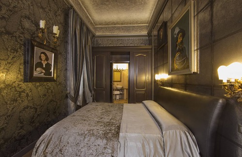 Rione V Ponte Hotel | Antica Dimora Delle Cinque Lune
