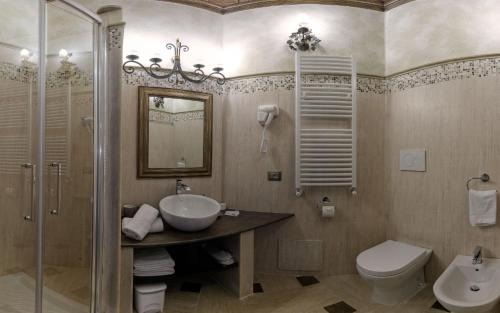 Rione V Ponte Hotel | Antica Dimora Delle Cinque Lune