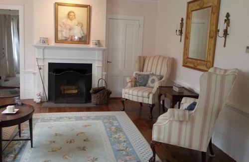 Silver Beach Cottage | Antique elegance in Osterville