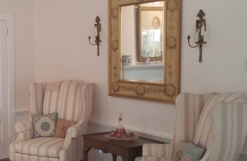 Silver Beach Cottage | Antique elegance in Osterville
