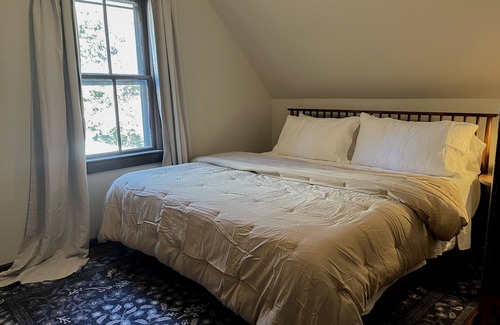 Hancock Other | Antique Farmhouse| King Bed| 2bathrooms| 30 mins to Acadia Natl Park