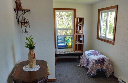 Waupaca Apartment | Antique Home Downtown Waupaca