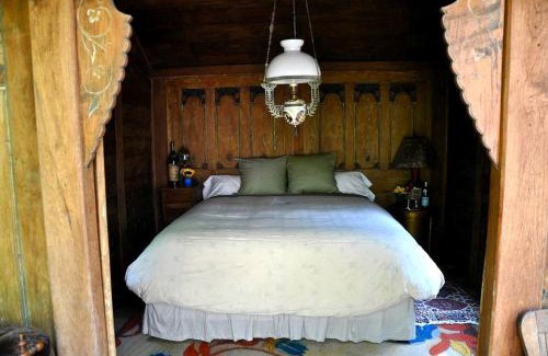 Petaluma House | Antique Indonesian Teakwood Cottage for a Romantic Getaway in Petaluma, California