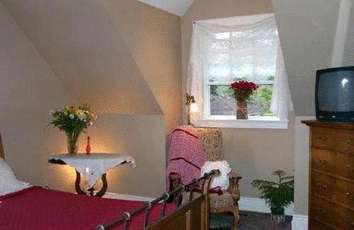 Old Town Historic District Bed & Breakfast | Antique Slumber Old Town Bed & Breakfast
