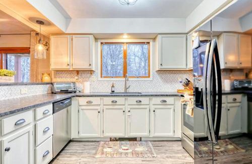Albrightsville House | Antler Ridge: 3BDR w Hot Tub & Game Room