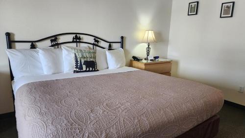 Chester Hotel | Antlers Inn