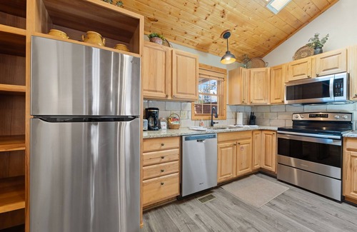 Fall River Estates Condo | Antlers Pointe 1 (Private Hot tub) River Views!