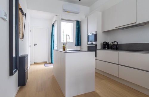 Amandus - Atheneum Apartment | Antwerpen Vacation Rental