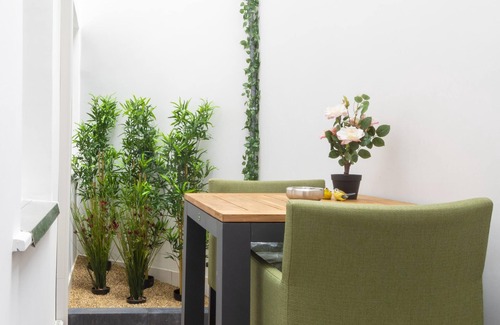 Amandus - Atheneum Apartment | Antwerpen Vacation Rental