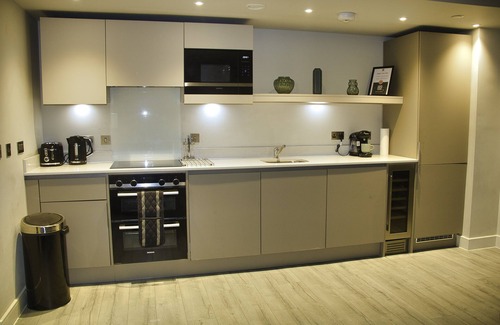 The Westside Apartment | AP - Luxury 2Bed Apt On BroadSt