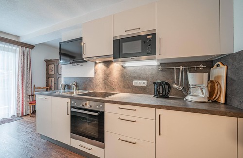 Schonbach Apartment | Apartment with balcony not far from the skilift