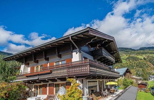 Schonbach Apartment | Apartment with balcony not far from the skilift