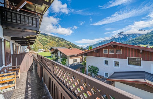 Schonbach Apartment | Apartment with balcony not far from the skilift