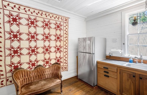 Historic Downtown Apalachicola Apartment | Apalachicola River View, Cozy Queen Room