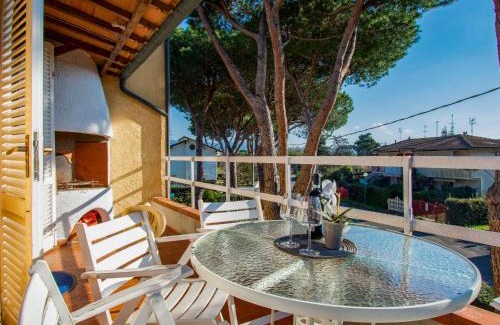 Marina di Castagneto Carducci Apartment | Apartment Duna Marina by Interhome