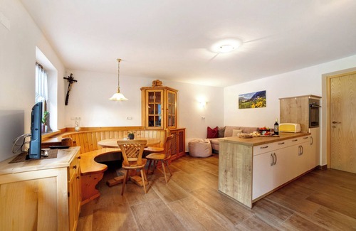 San Leonardo in Passiria Apartment | Apartment 'Scheiberhof' with Mountain View, Private Garden and Wi-Fi