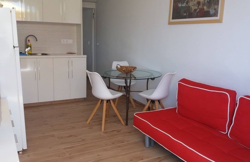 L'Escala Apartment | APART. 1 BEDROOM - BRAND NEW - AIR CONDITIONING