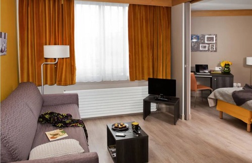 Issy-les-Moulineaux Apartment | APART HOTEL Adagio 4 pers. 7/19-26. Close to Metro