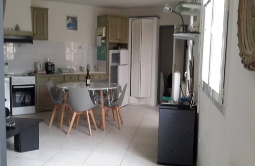 Pleherel-Plage-Vieux-Bourg Apartment | Apart Rdc 2-3-4 people 50m2 Ground floor+closed courtyard of 30m2 100m the beach