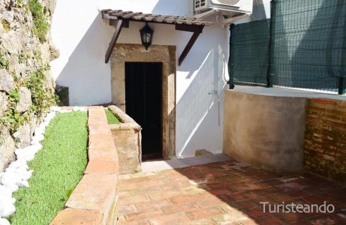 San Vicente de la Barquera Apartment | Apartamento Llerandi 2A - con terraza y totalmente reformado en un edificio histórico