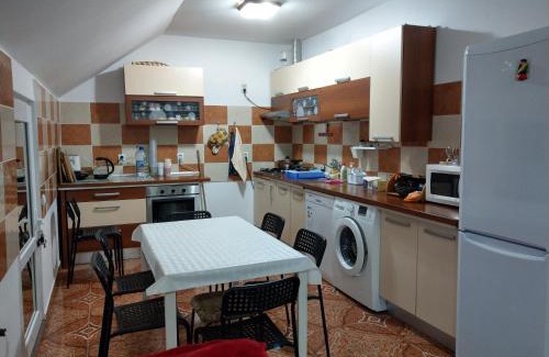 Costinesti Apartment | Apartament 5 camere cu balcon Costinesti plaja 5 minute Nucilor 6