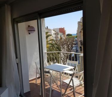 Sant Feliu de Guixols Apartment | Apartament a la Placeta de Sant Joan 21, 3r