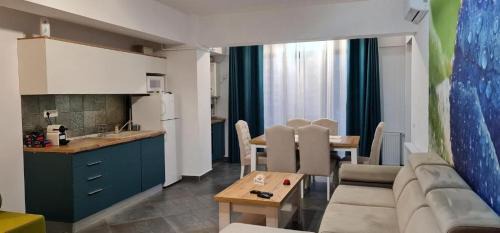 Mamaia-Sat Apartment | Apartament FIORE BLU (vedere la mare si lac)