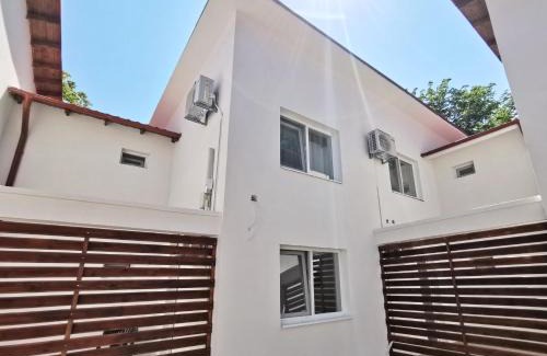 Jupiter House | Apartamente Liliacul