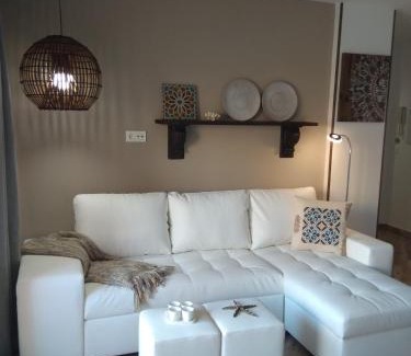 Salobrena Apartment | Apartamento a 150 metros del Mar, parking y Wifi