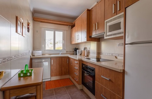 Nerja Apartment | Apartamento "Alcazaba Zona Parador" Near the Beach with Terrace and Shared Pool