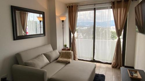 Zona 12 Apartment | Apartamento Centro de la Ciudad de Guatemala, zona 12 Edificio Petapolis