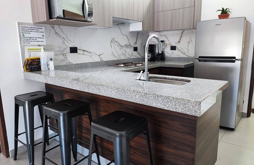 Zona Dorada Apartment | Apartamento con Piscina, Cerca de la Playa