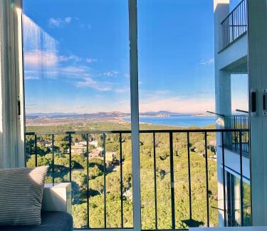 Pals Apartment | Apartamento con piscina y vistas al mar
