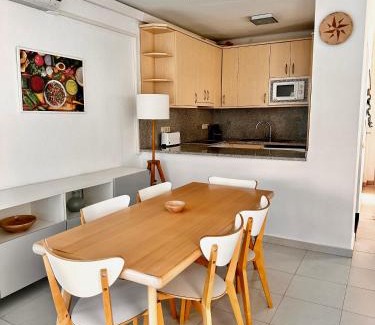 Pals Apartment | Apartamento con piscina y vistas al mar