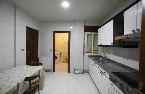 Monforte de Lemos Apartment | Apartamento de 4 habitaciones en el Centro de Monforte