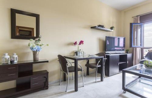 Bormujos Apartment | Apartamento EL MIRADOR, recepción 24 h, piscina, wifi y parking interior