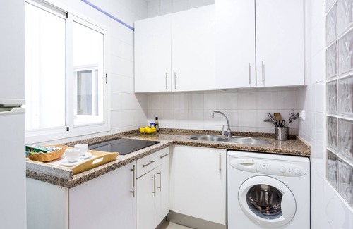 Encarnacion-Regina Apartment | Apartamento familiar en calle Gerona.