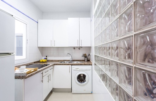 Encarnacion-Regina Apartment | Apartamento familiar en calle Gerona.