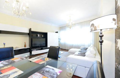 Abando Apartment | Apartamento frente al Guggenheim con wifi y parking privado gratis