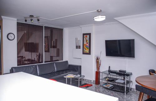 Zona Rosa Apartment | Apartamento Lleras AC Hot Tub
