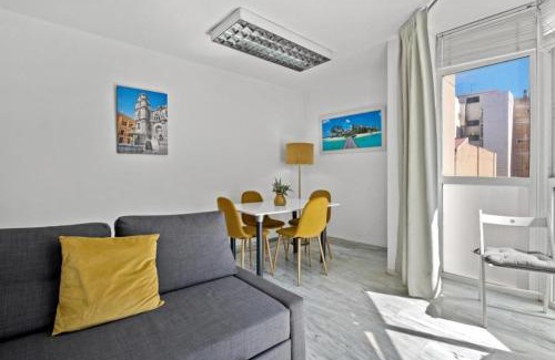 Perchel Sur Apartment | Apartamento luminoso cuarteles by greensol homes