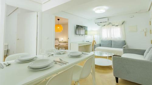 Leon XIII-Los Naranjos Apartment | Apartamento Luz de Macarena en Sevilla