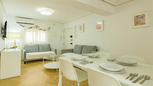 Leon XIII-Los Naranjos Apartment | Apartamento Luz de Macarena en Sevilla