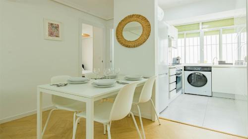 Leon XIII-Los Naranjos Apartment | Apartamento Luz de Macarena en Sevilla