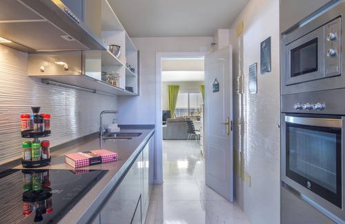 Sitio de Calahonda Apartment | Apartamento Mi Capricho near the Beach with Sea View, Pool & Wi-Fi
