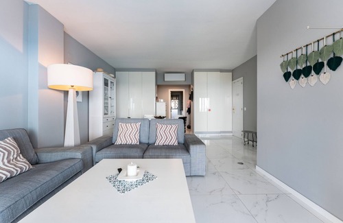 Sitio de Calahonda Apartment | Apartamento Mi Capricho near the Beach with Sea View, Pool & Wi-Fi
